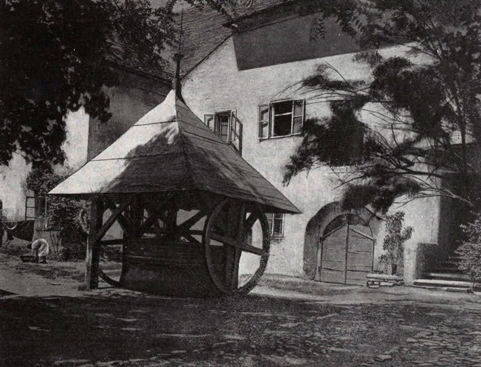 Gornji grad, Demetrova ulica, palača Balbi, zdenac 1900-ih godina